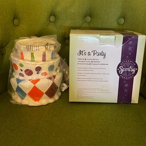 Scentsy warmer “it’s a party”